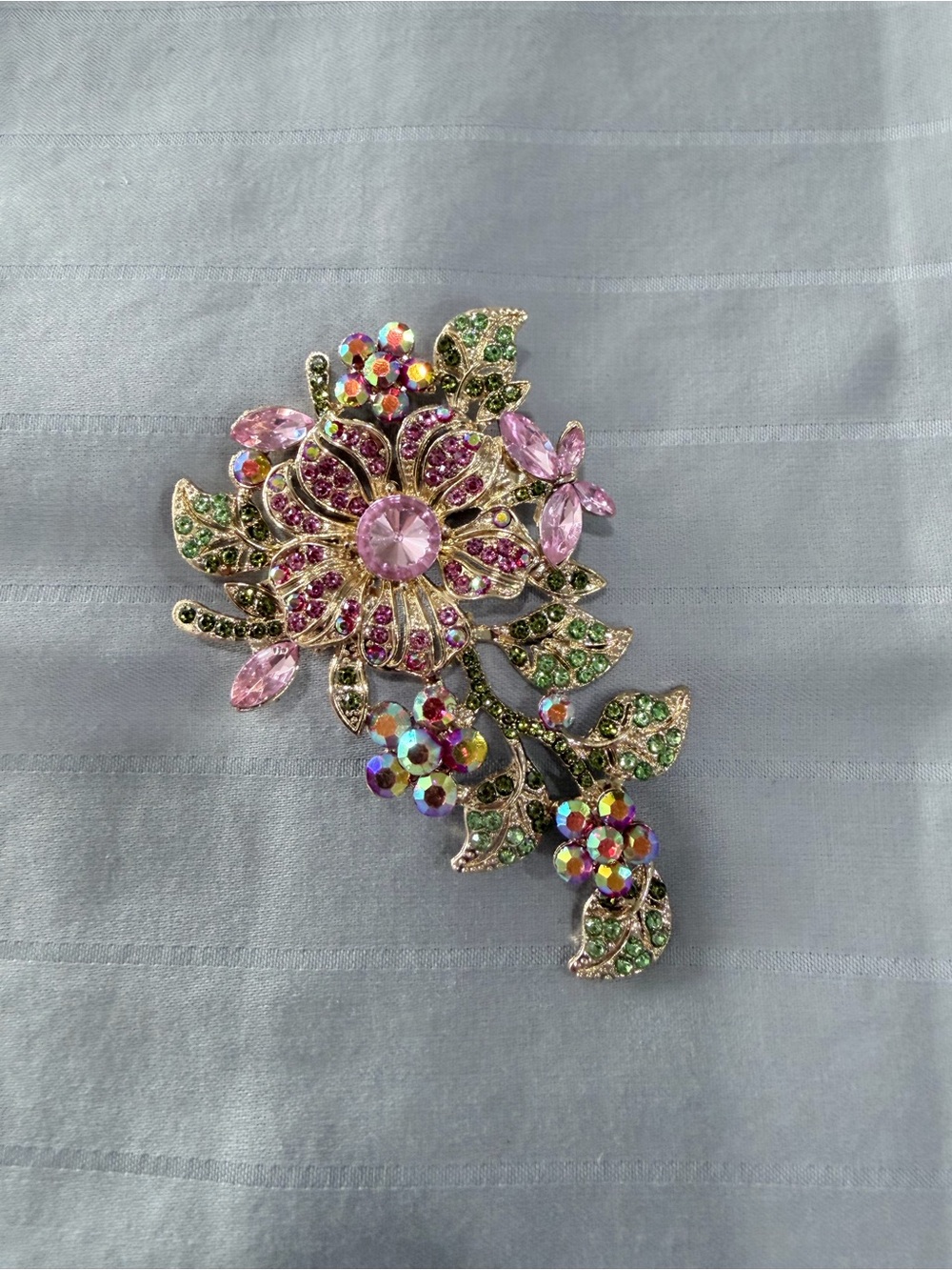 Floral Pink Crystal Brooch Pin - Elegant Women’s Jewelry - Picture 1 of 5